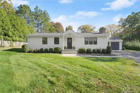 2010 Stratfield Rd, Fairfield, CT 06825