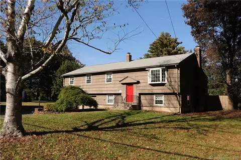 104 Latimer Ln, Simsbury, CT 06089