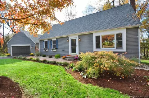 10 Southwood Ln, East Granby, CT 06026