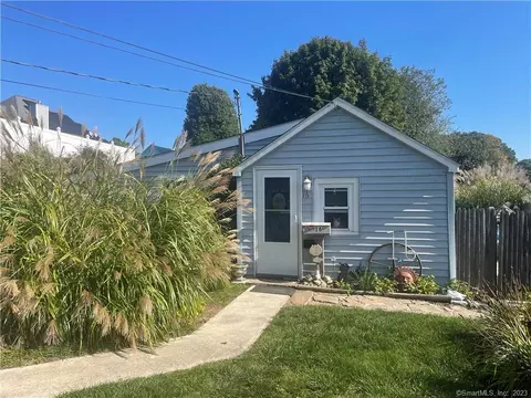 16 Margaret St, New London, CT 06320