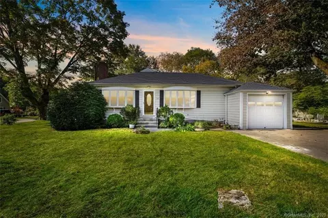 38 Jesse Lee Dr, Easton, CT 06612