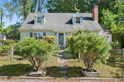 11 Aitchison Dr, New London, CT 06320