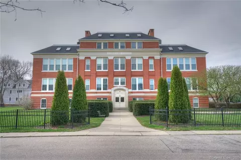 6 School St #3, Stonington, CT 06355