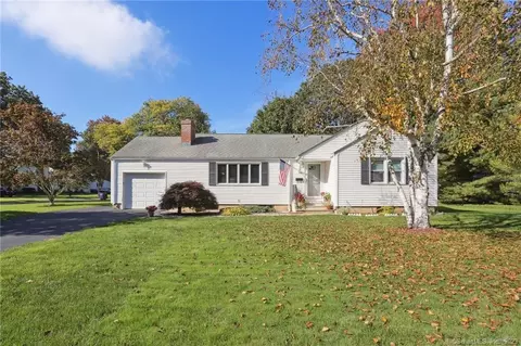 91 Foxridge Rd, West Hartford, CT 06107