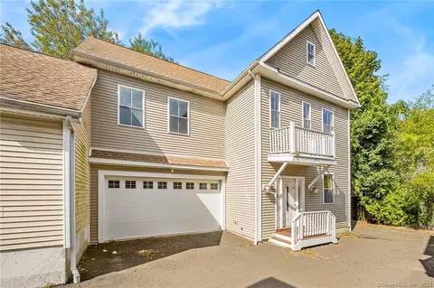 17 Ryan Ave #B, Norwalk, CT 06854