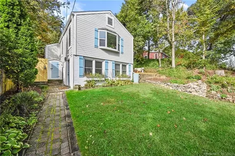 25 Underhill Rd, Newtown, CT 06482