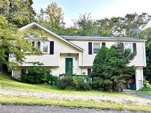 142 Knob Hill Rd, Meriden, CT 06451
