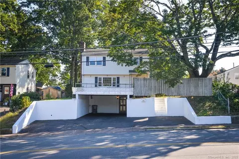 496 Middle Tpke W, Manchester, CT 06040