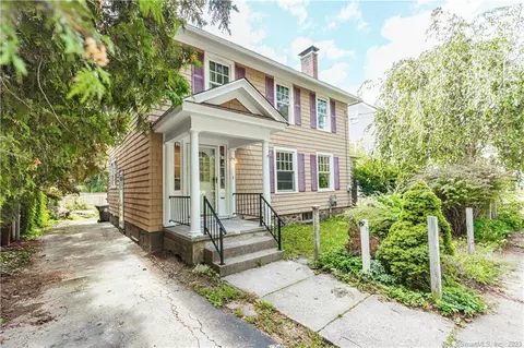 11 Huntington Pl, Norwich, CT 06360