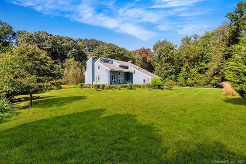 506 Wagon Trl, Orange, CT 06477