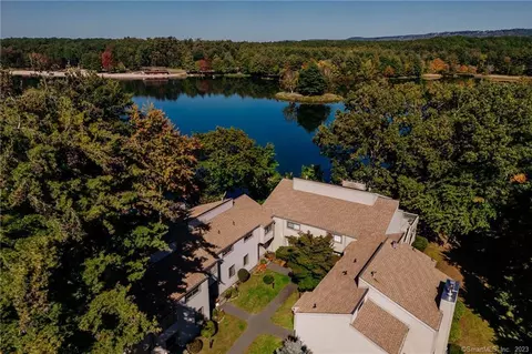 14 Greenbriar Dr #E, Farmington, CT 06032