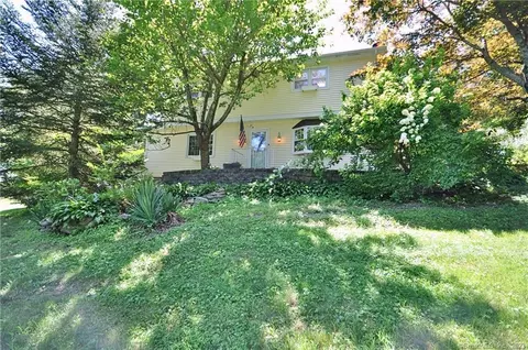 14 Sunset Hill Rd, Newtown, CT 06470