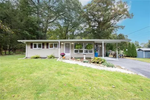 17 Forest St, East Hampton, CT 06424