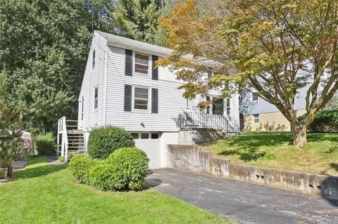 23 Glendenning St, Norwalk, CT 06851