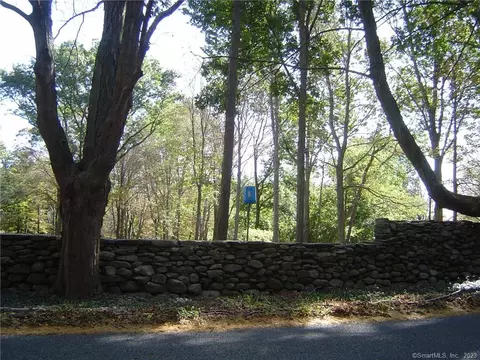 40 Chestnut Hill Rd, Killingworth, CT 06419