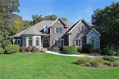 27 Oak Ridge Dr, Newtown, CT 06470