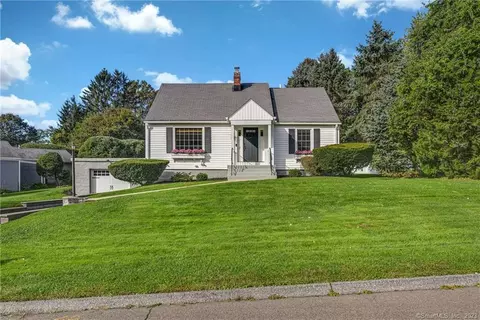 57 Craig Ln, Trumbull, CT 06611