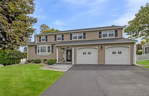 21 Jeffrey Ln, Newington, CT 06111