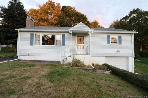 12 Saunders Ln, Prospect, CT 06712