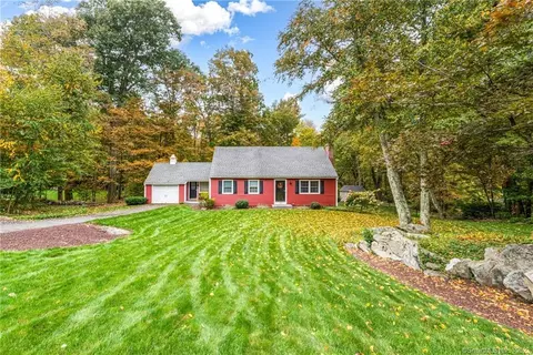 127 Turnpike Rd, Somers, CT 06071