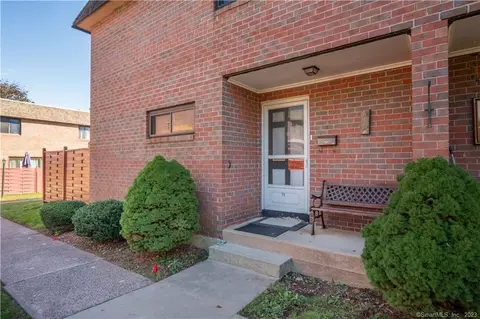 71 Sharon Ln #71, Wethersfield, CT 06109