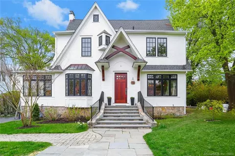 11 Sea Beach Dr, Stamford, CT 06902