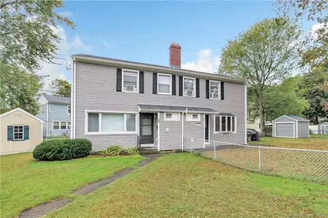 15 Hull Ct, Stratford, CT 06614