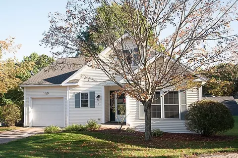 1 Sherwood Ct, Portland, CT 06480