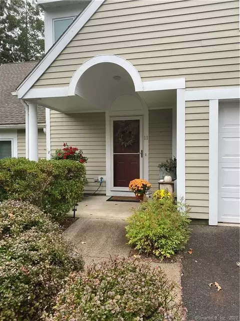 11 Greenwich Ln #11, Avon, CT 06001