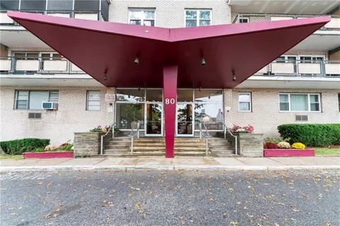 80 Cartright St #8B, Bridgeport, CT 06604
