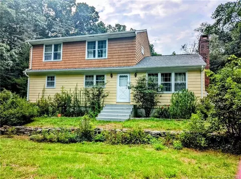 132 Mystic Rd, North Stonington, CT 06359