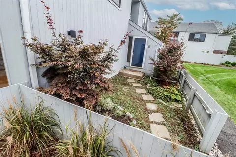 8 Cypress Ln #8, Ridgefield, CT 06877
