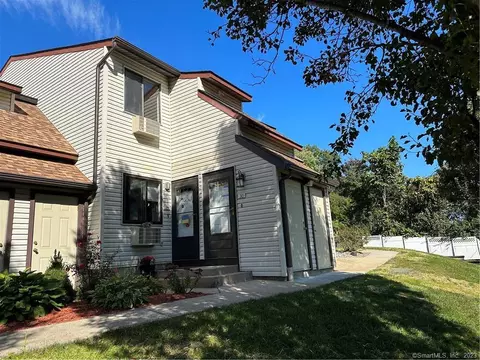 29 Santangelo Ter #29, Derby, CT 06418