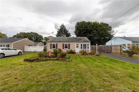 39 Circle Dr, Wallingford, CT 06492