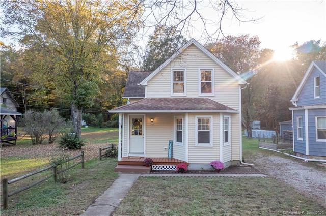 19 River St, Plainfield, CT 06374