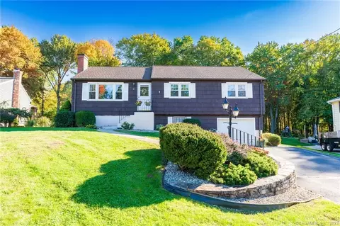 61 Lantern Hl, Newington, CT 06111