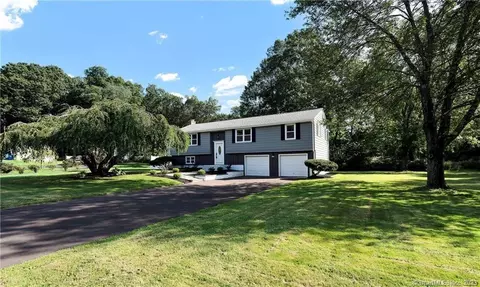 19 Mohawk Cir, Windsor, CT 06095