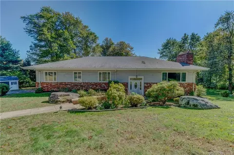 11 Twin Circle Dr, Trumbull, CT 06611