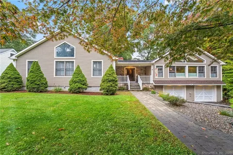 3 Watson Ct, Norwalk, CT 06854