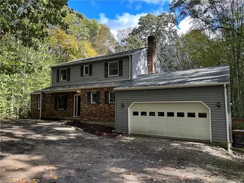 9 Albatross Dr, Ledyard, CT 06339