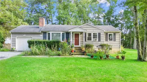 7 Thistle Rd, Norwalk, CT 06851