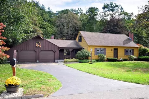 11 Maureen Dr, Simsbury, CT 06070