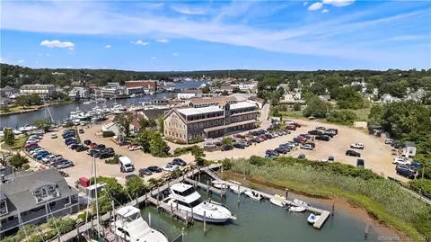 60 Willow St #202, Mystic, CT 06355