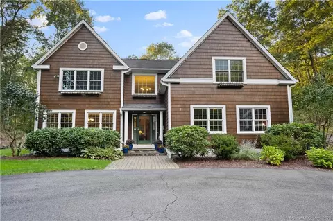 191 Falcon Crest Rd, Middlebury, CT 06762