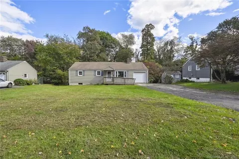 18 Laconia Rd, Wethersfield, CT 06109