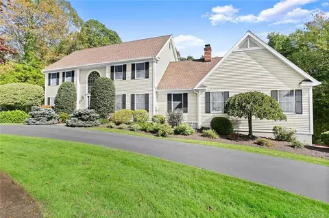 30 Kent Ln, Trumbull, CT 06611