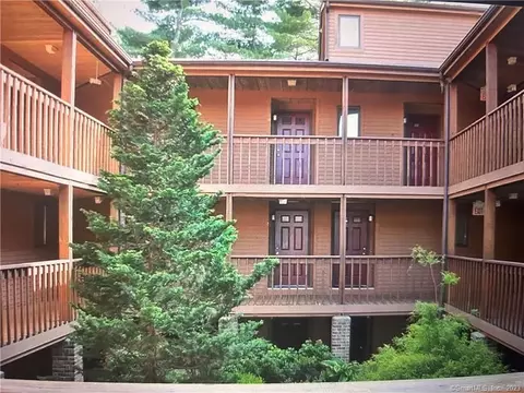 482 East St #18, Plainville, CT 06062