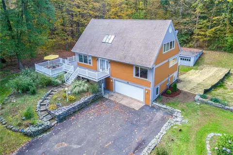 285 Crystal Lake Rd, Middletown, CT 06457