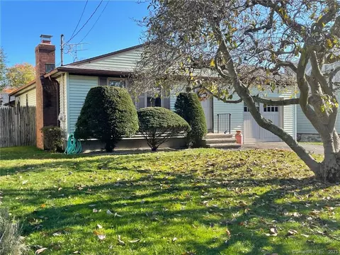 40 Pine St, Stratford, CT 06615