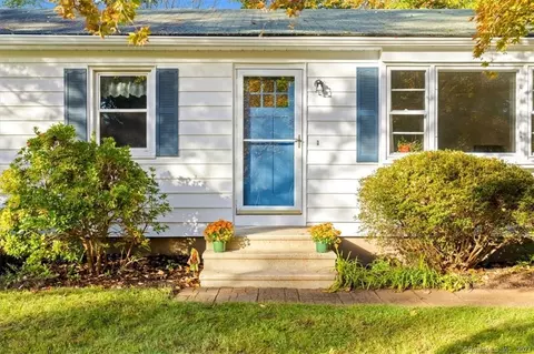 45 Avon Rd, Branford, CT 06405 photo 1